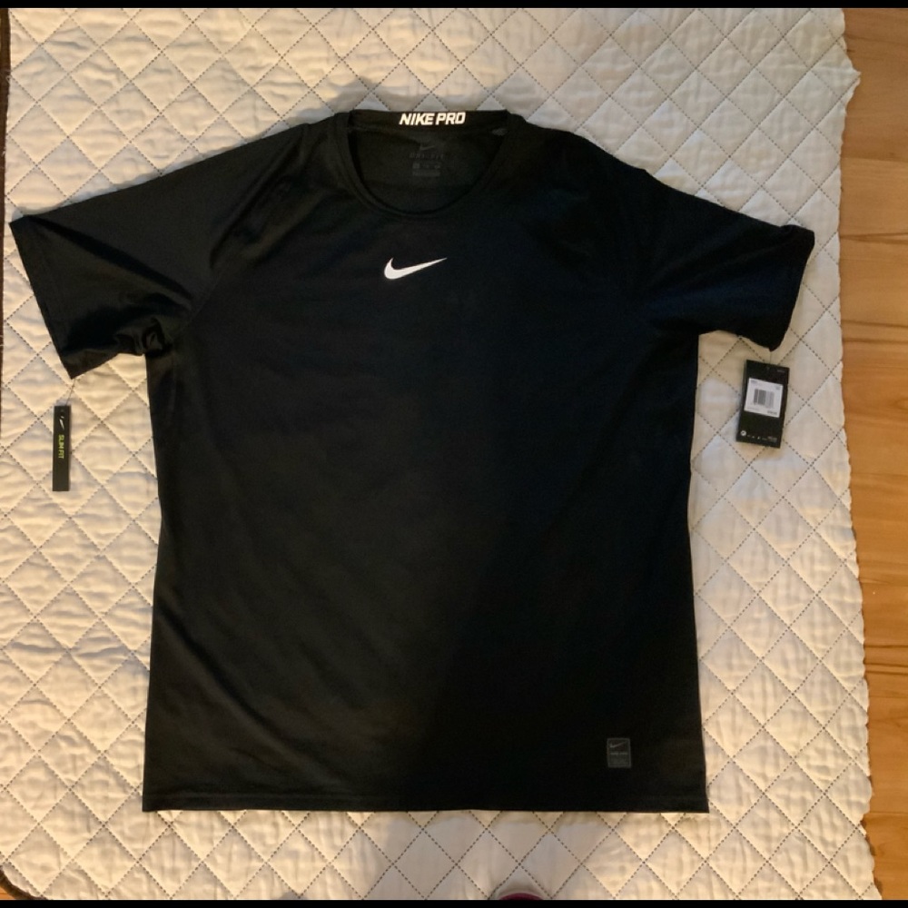 Nike Pro slim fit short sleeve shirt